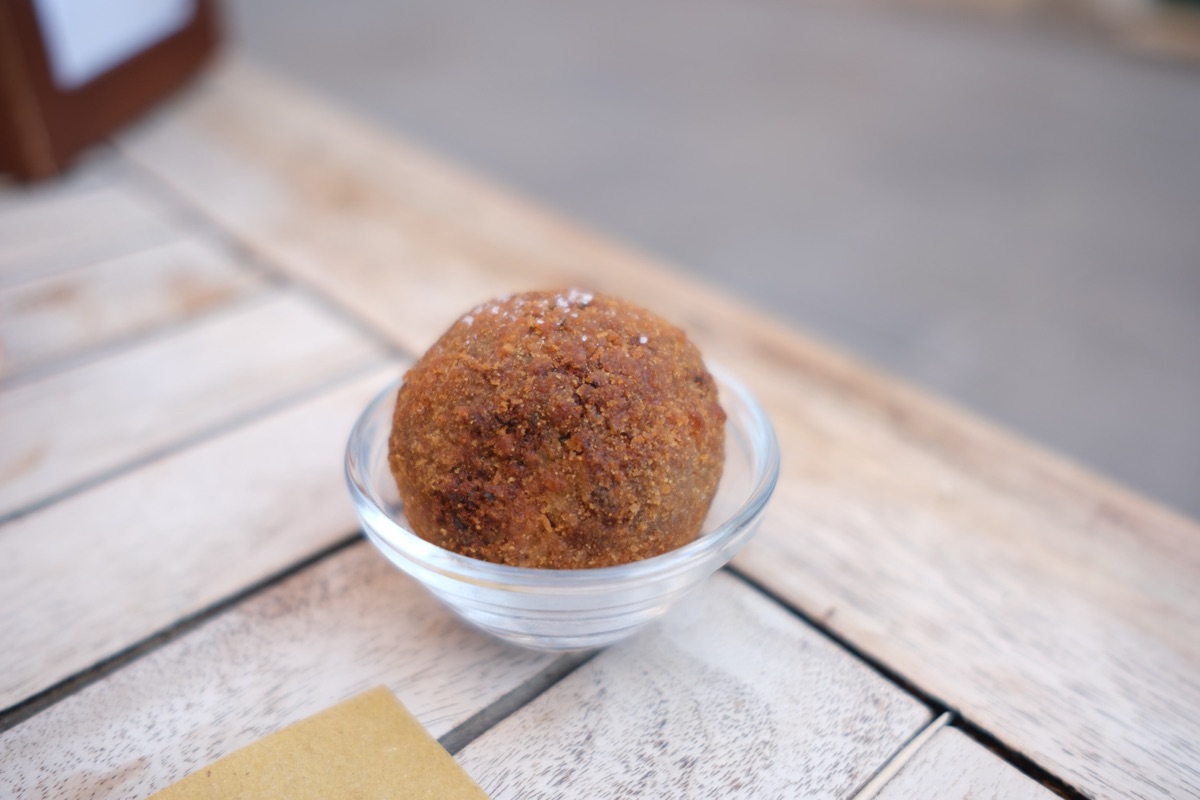 チーズ入りライスコロッケ（アランチーニ・ディ・リゾ・コン・フォルマッジョ／Arancini di riso con formaggio）