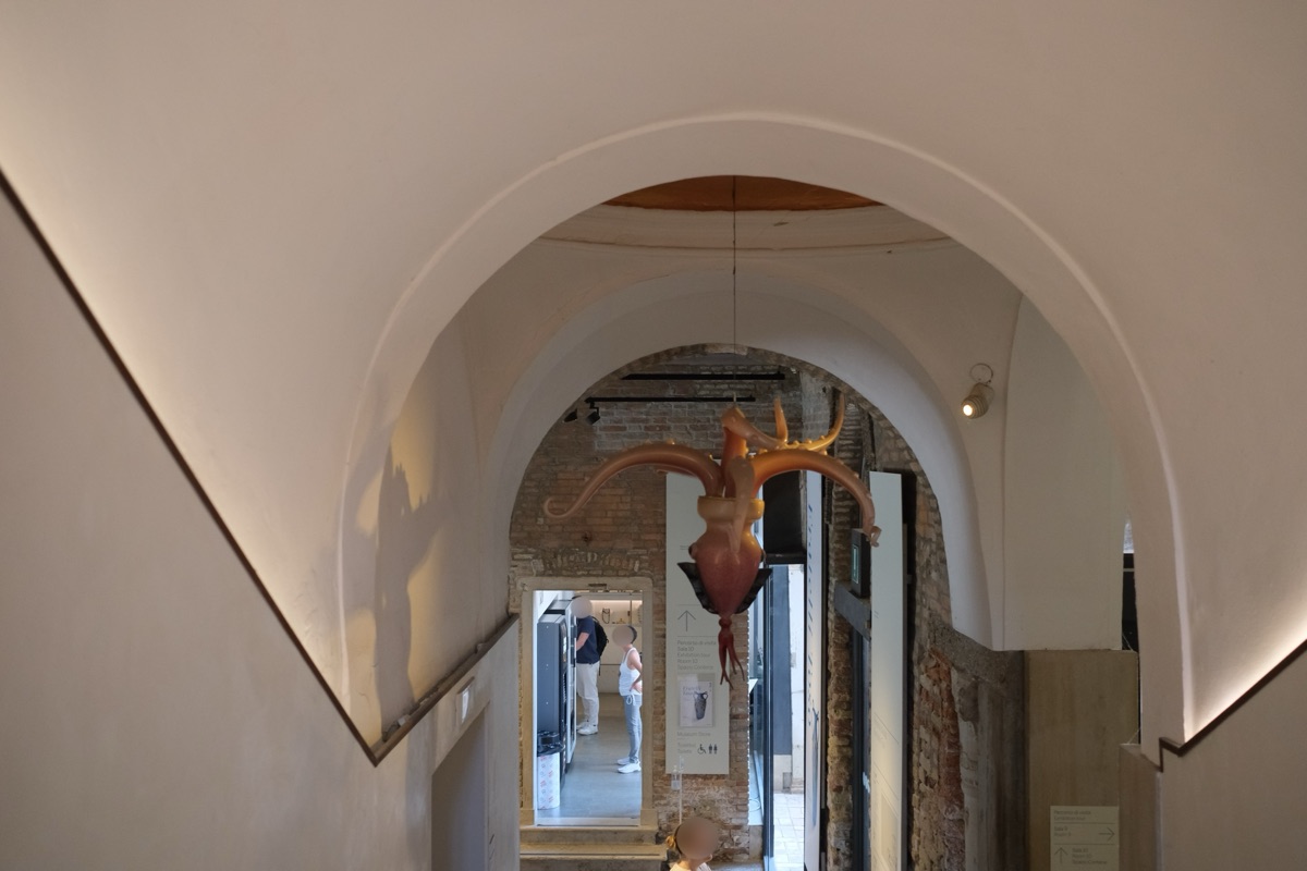 ガラス美術館で見たタコのシャンデリア