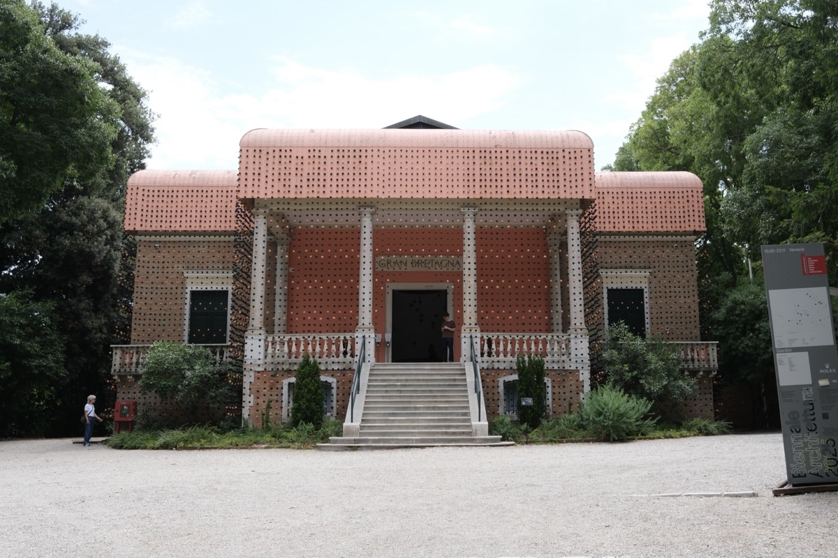 ヴェネツィア・ビエンナーレ 英国館