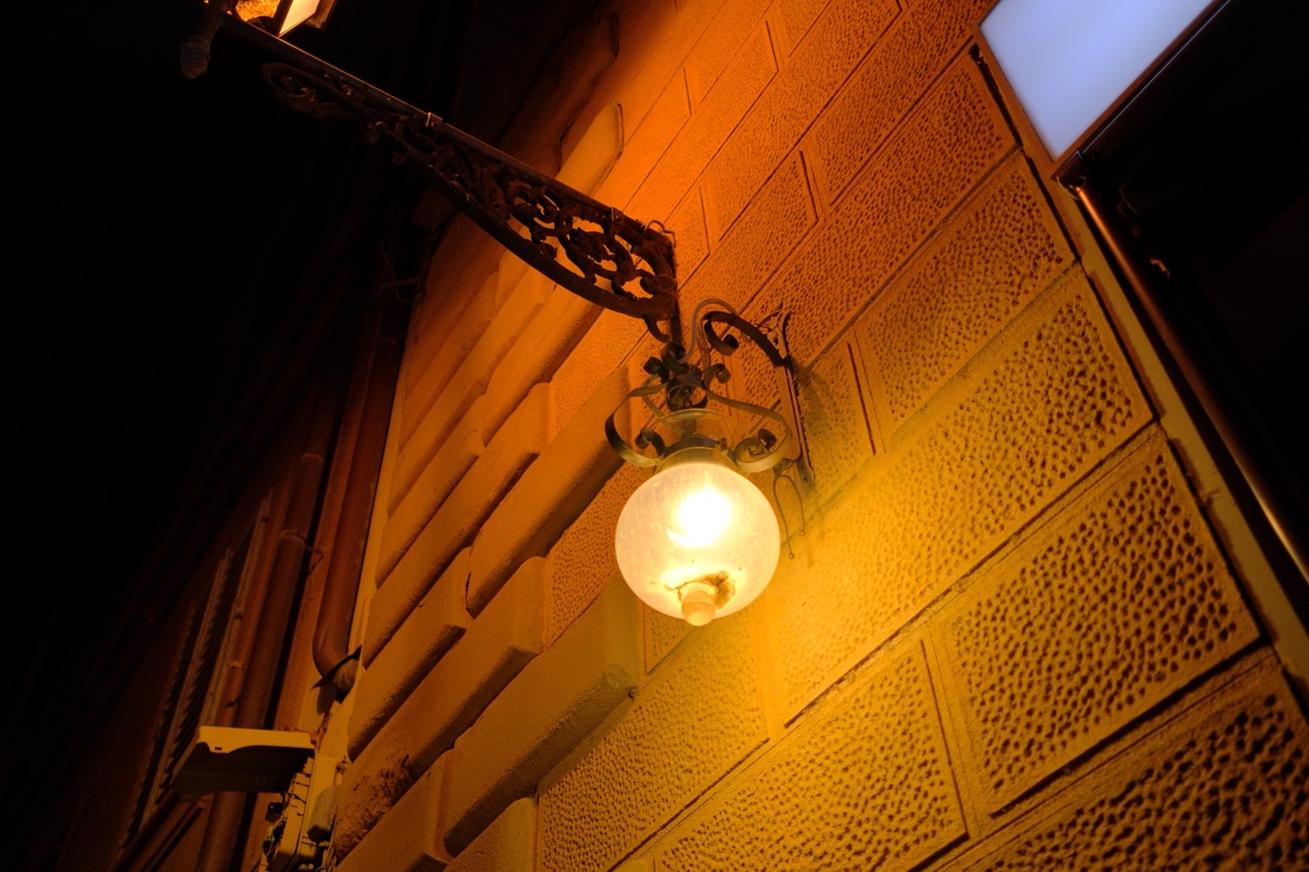 フィレンツェの街で見た照明