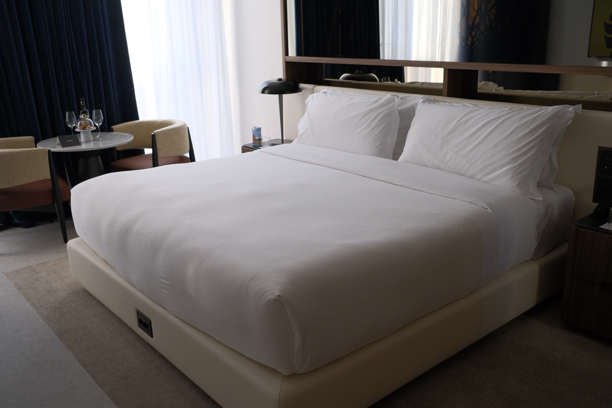 W Florenceの部屋のベッド