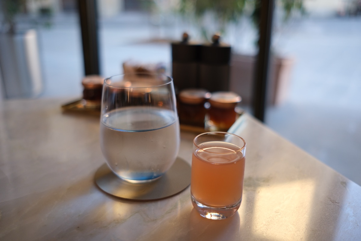 W Florenceの朝食の水とジュース