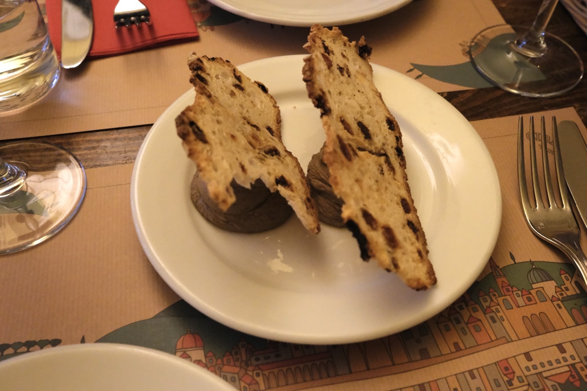 チブレオのパテ、クロスティーニ添え（パテ・デル・チブレオ・コン・クロスティーニ／Paté del Cibrèo con Crostini）