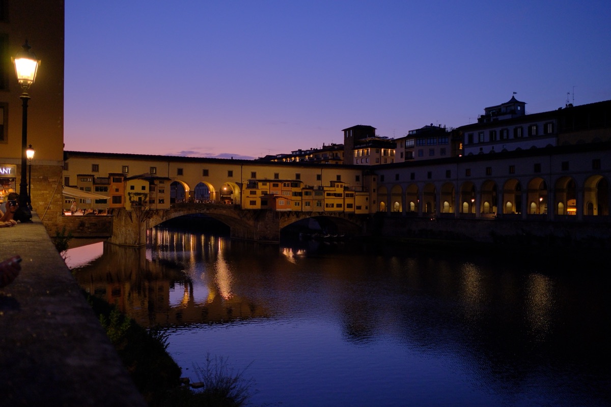 夕焼けとヴェッキオ橋