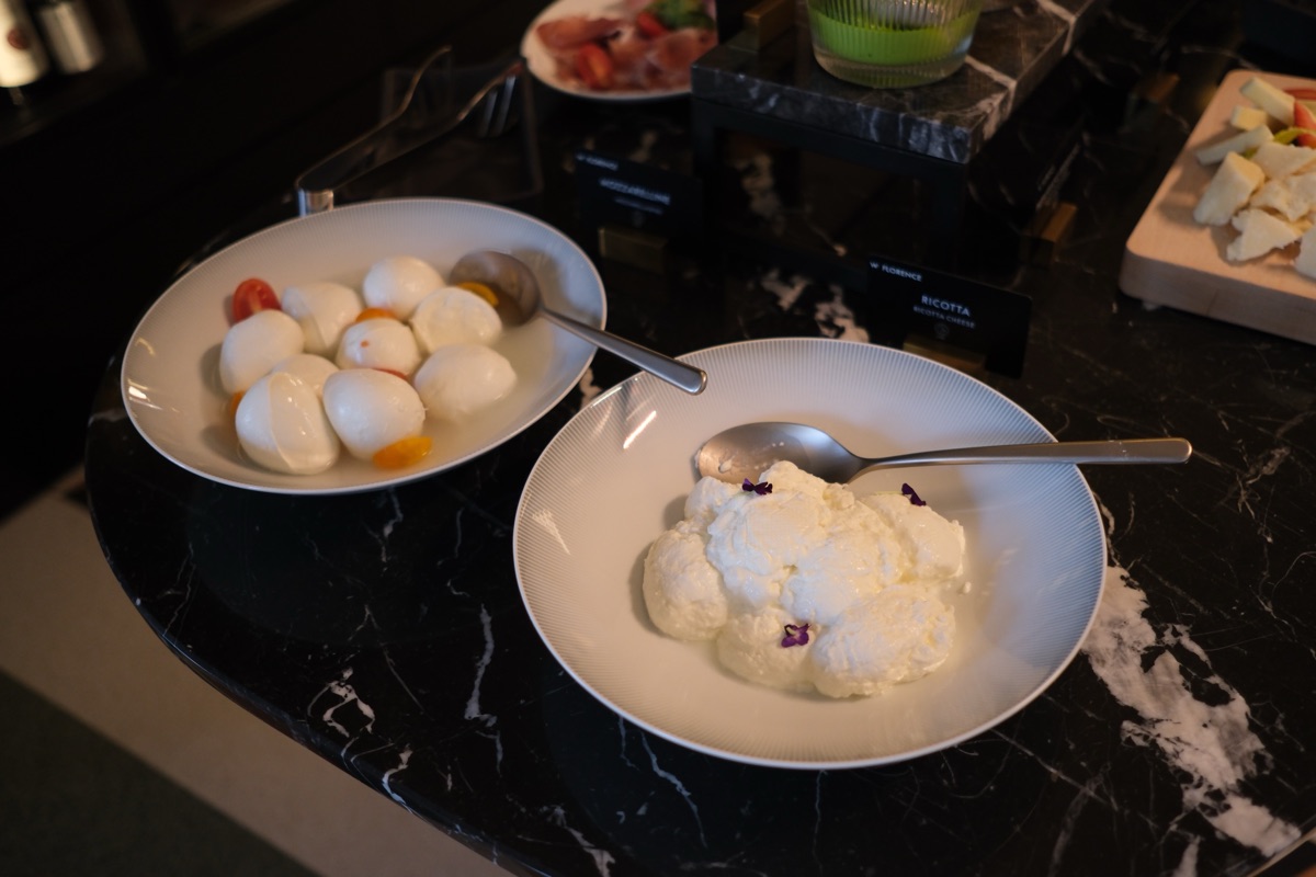 W Florenceの朝食のチーズ