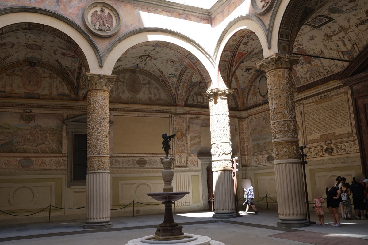 ミケロッツォの広場(Cortile di Michelozzo)