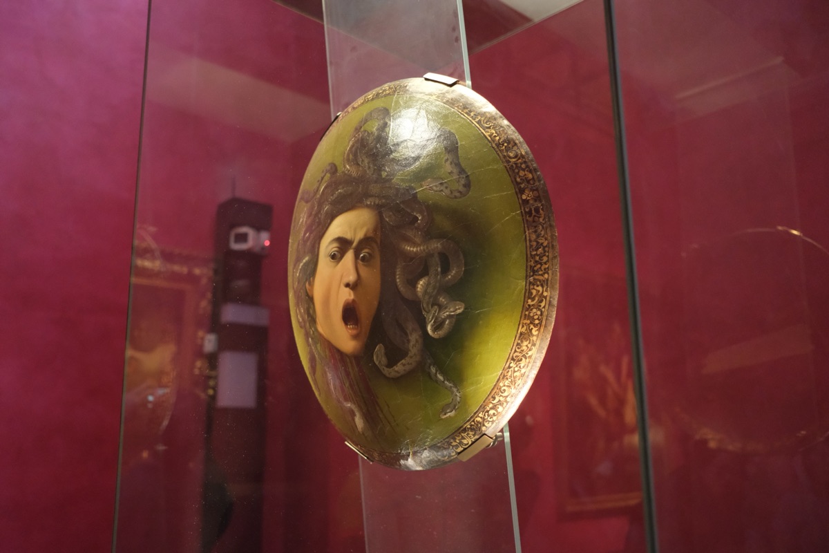 メドゥーサの首(Testa di Medusa) 横から