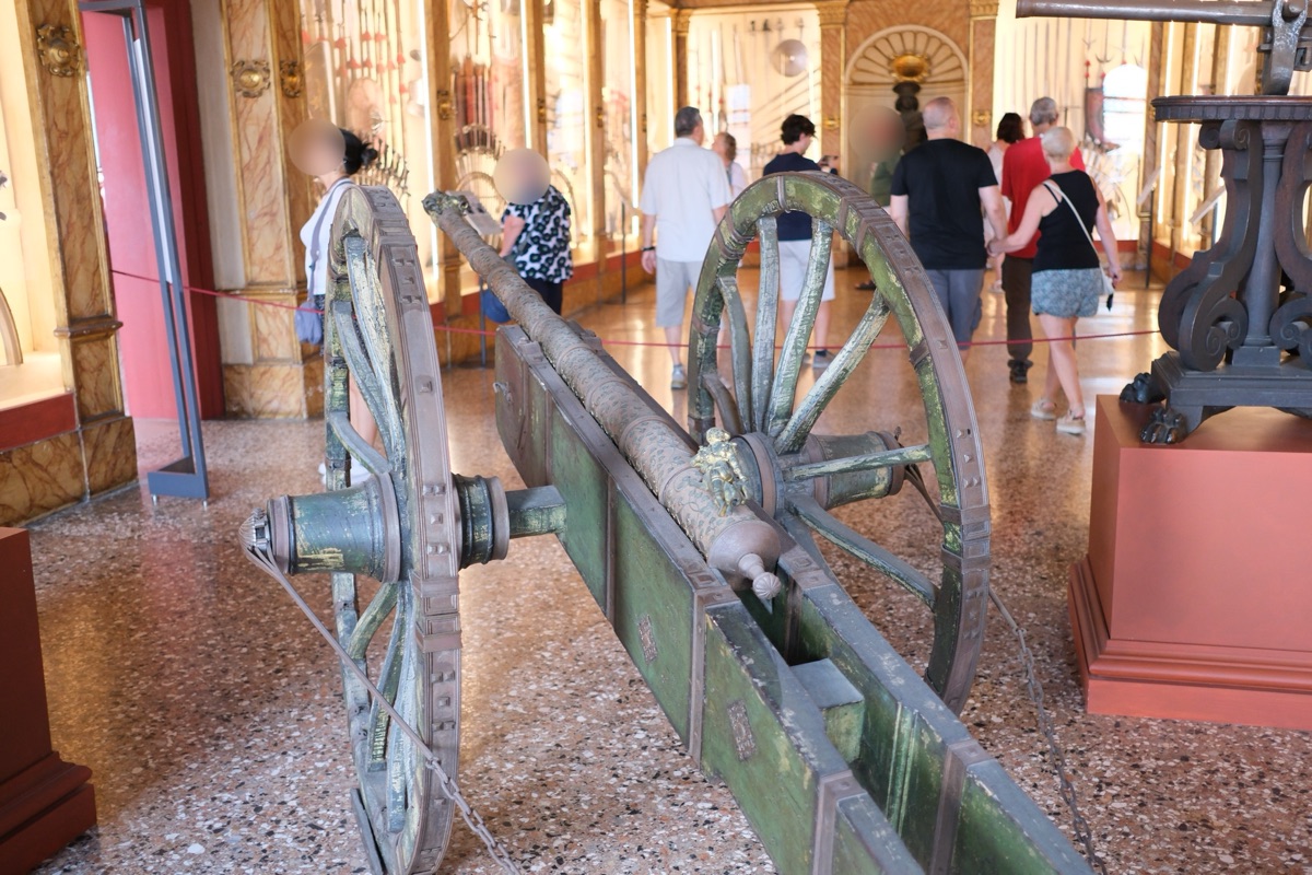 小型の大砲(カルバリン砲)