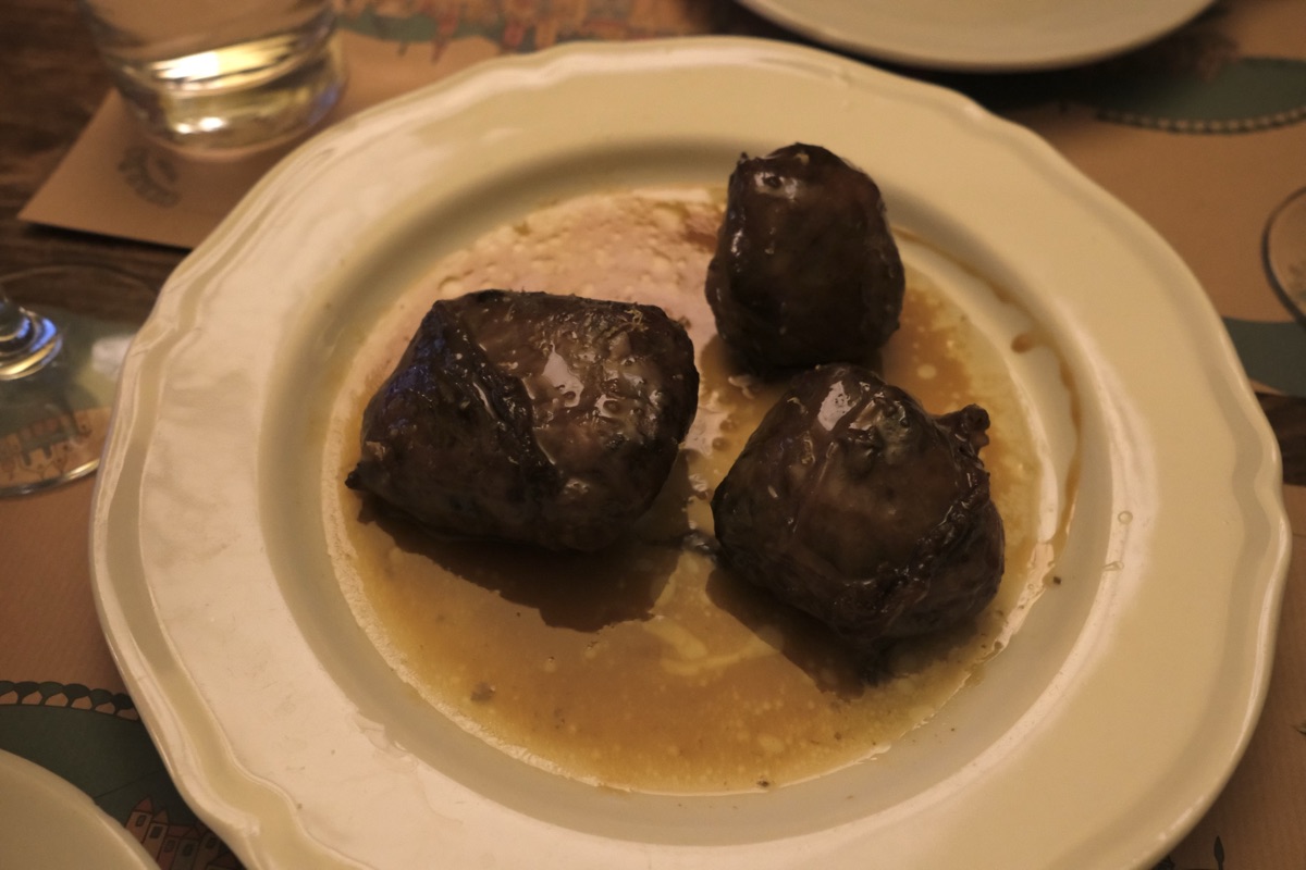 豚レバーの網脂包み焼き（フェガテッリ／Fegatelli）