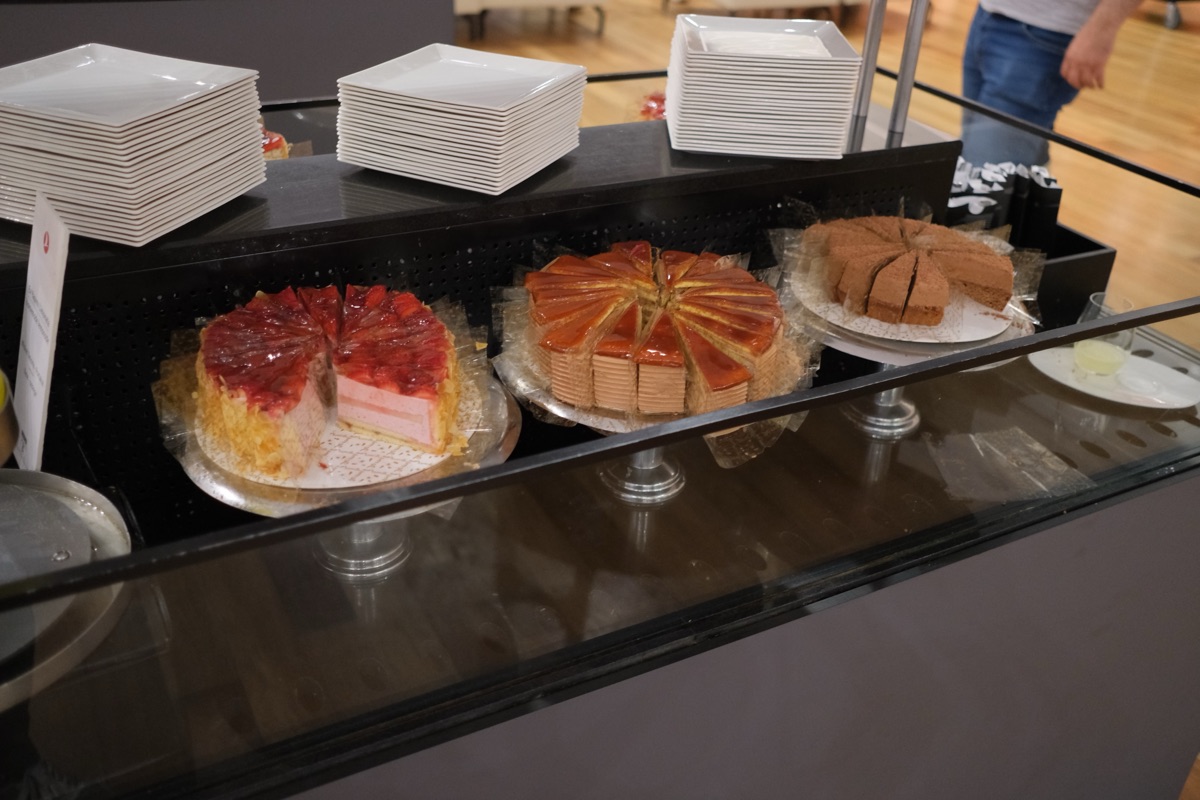 イスタンブールのターキッシュエアラインズのラウンジのデメルのケーキ