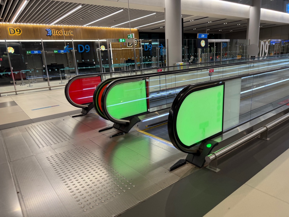 イスタンブール国際空港の動く歩道
