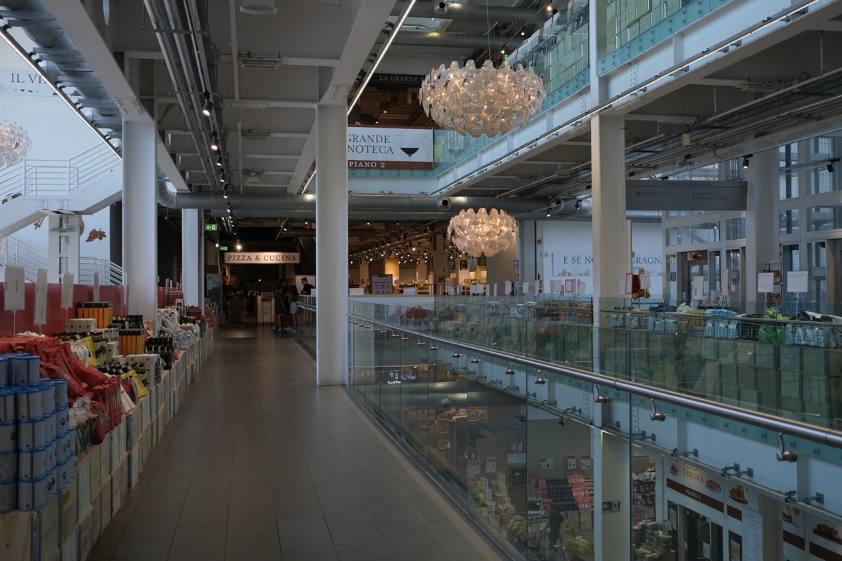 イータリー・ローマの館内