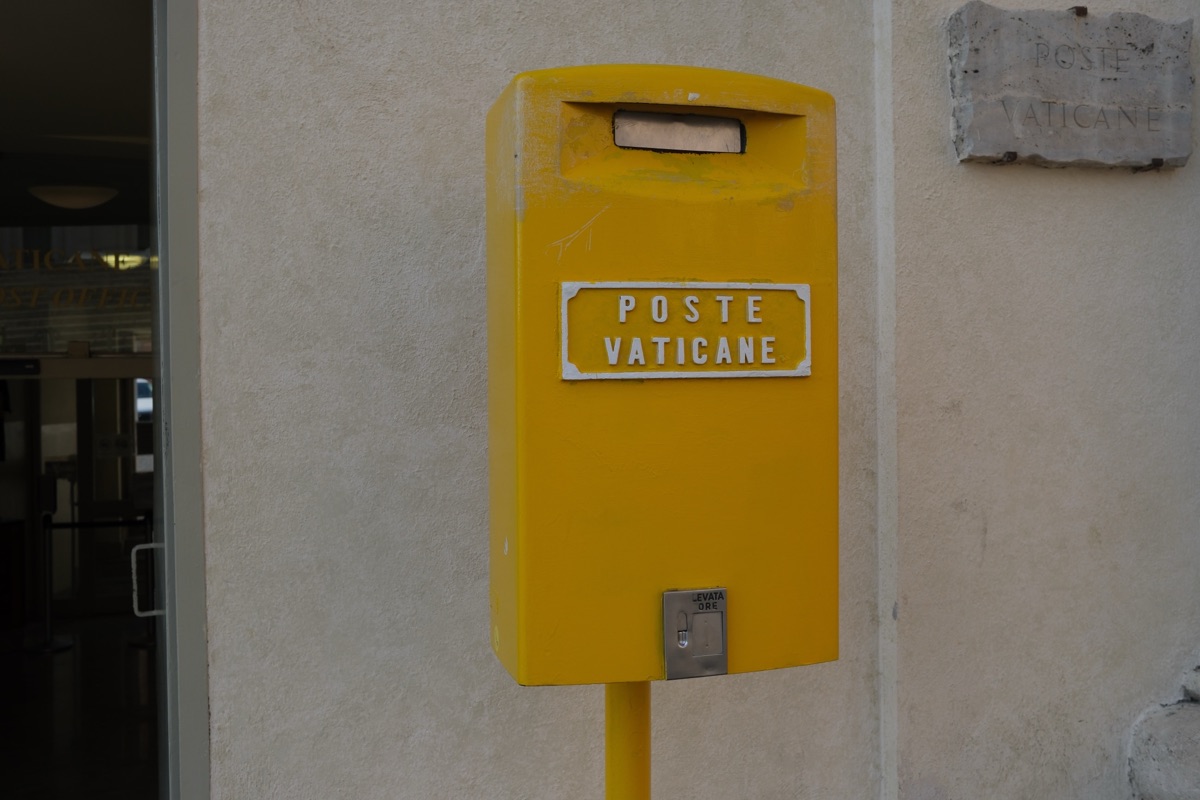 バチカンの黄色いポスト