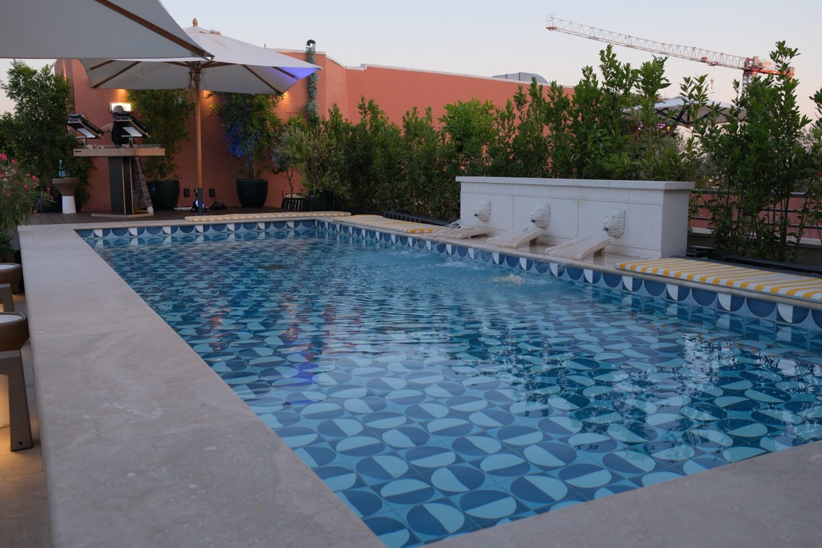 Wローマの屋上プール