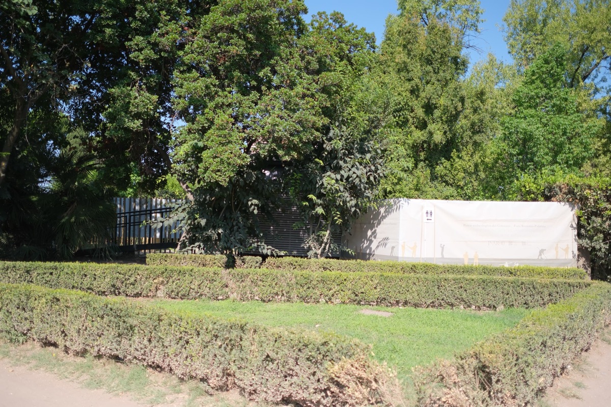 高台にあるトイレ