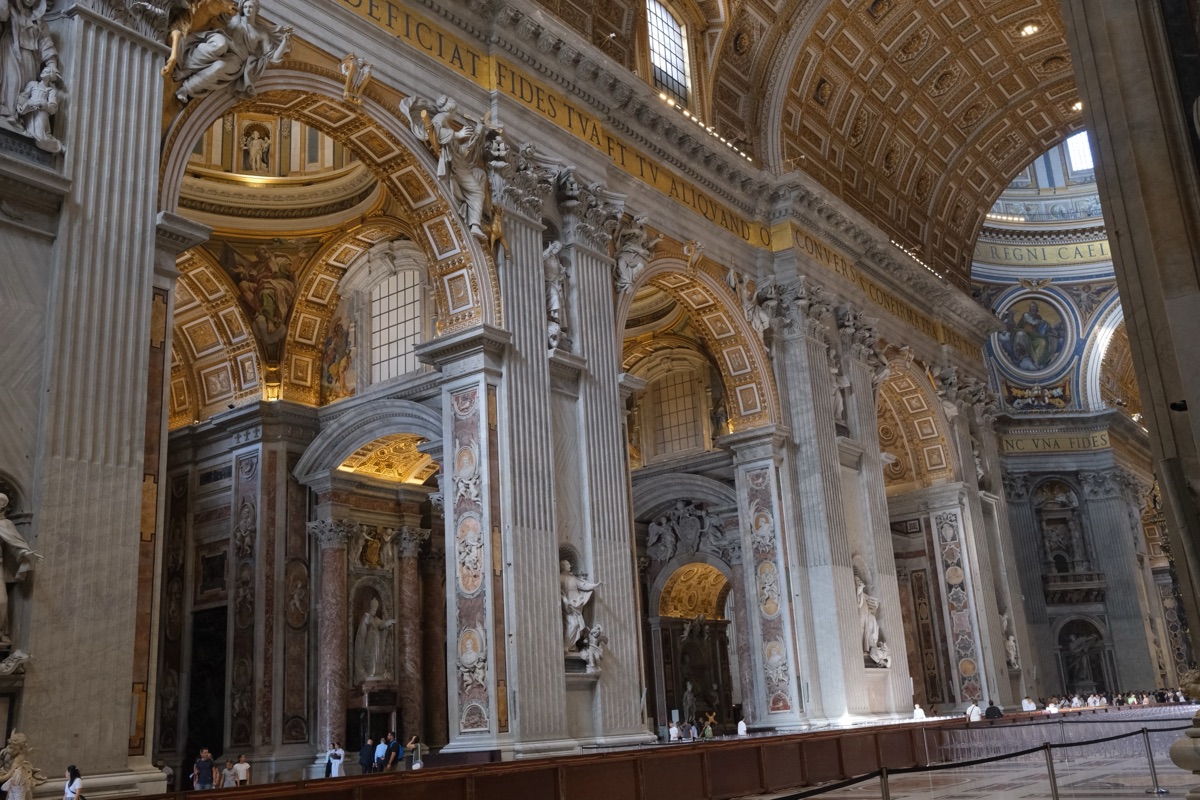 サン・ピエトロ大聖堂の中