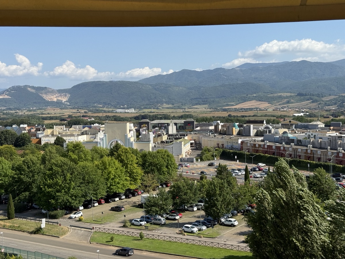 イーゾラ・ヴォランテから眺める景色
ヴァルモントーネ・アウトレットが見える