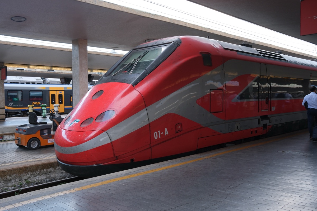 フレッチャロッサの車両先頭