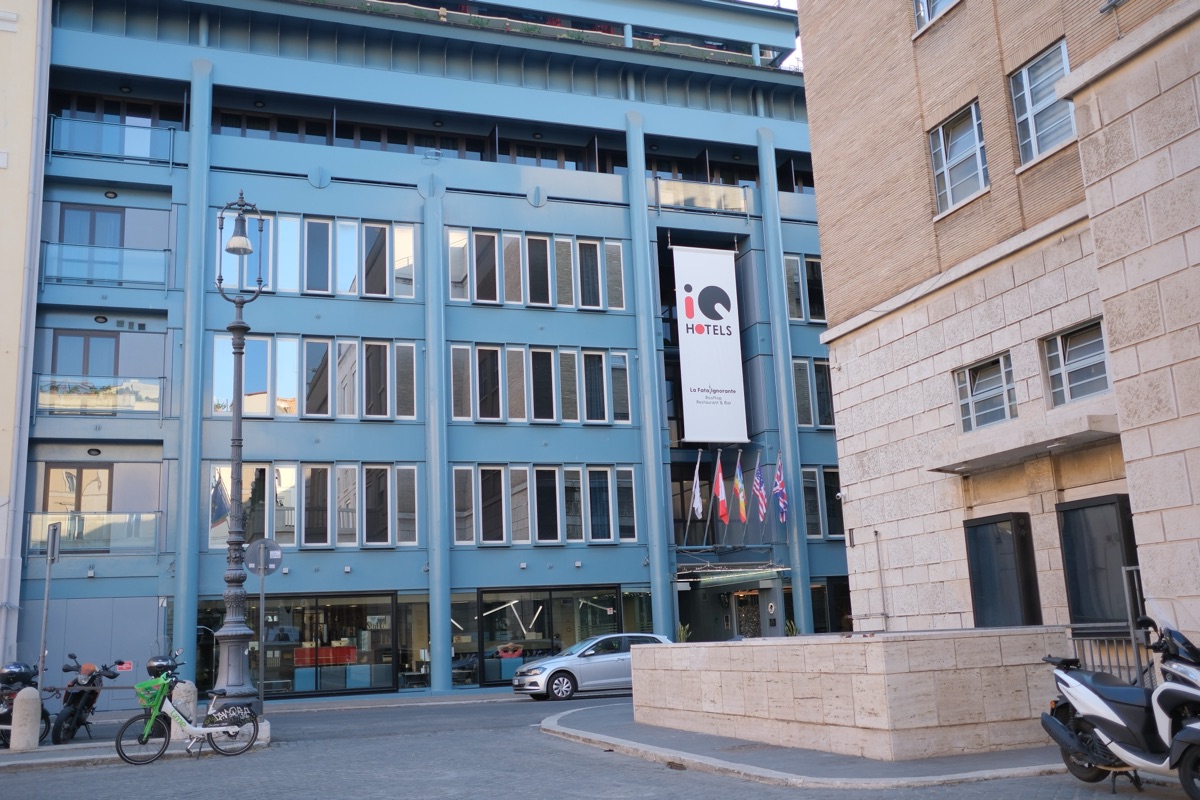 iQ ホテル ローマの外観