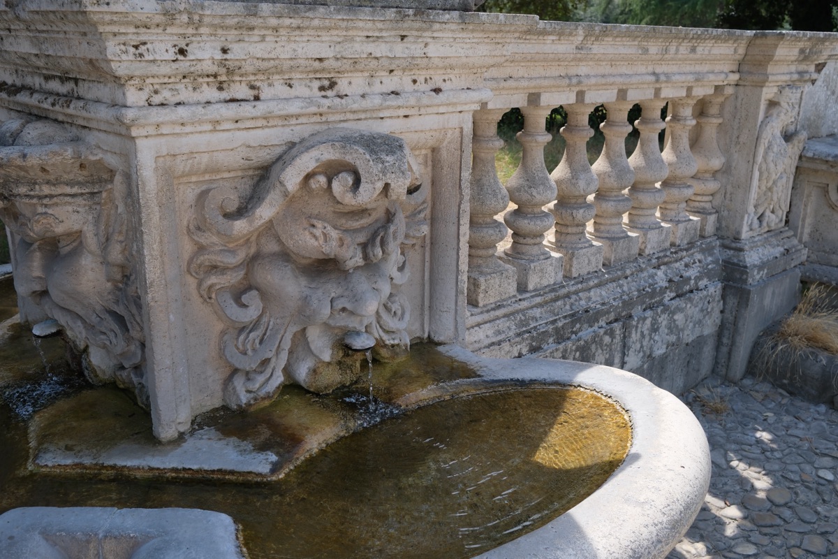 ボルゲーゼ美術館の正面にある噴水