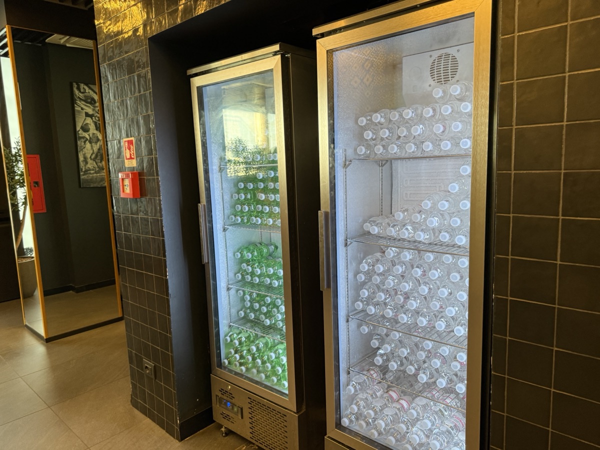 プリマヴィスタ・ラウンジのペットボトルの水