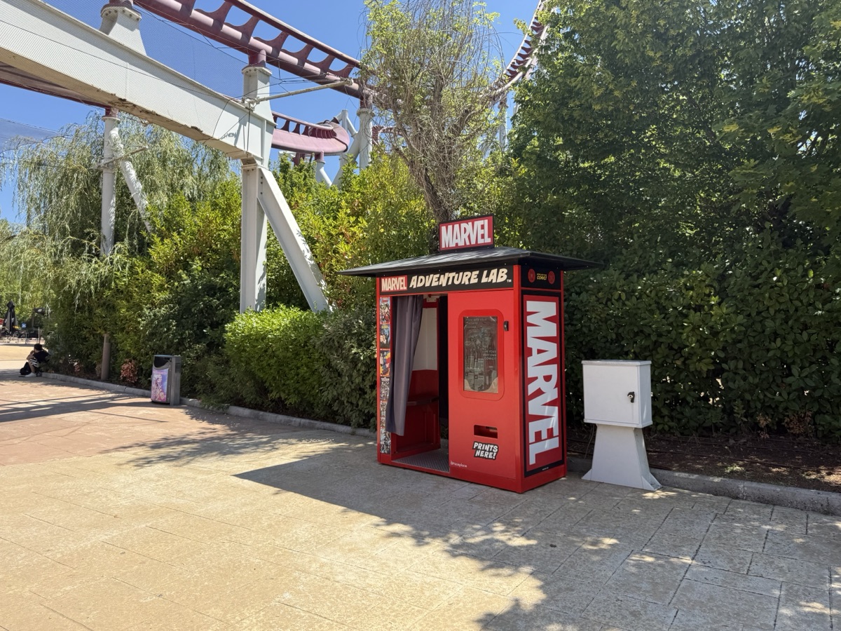 証明写真機のマーベル版