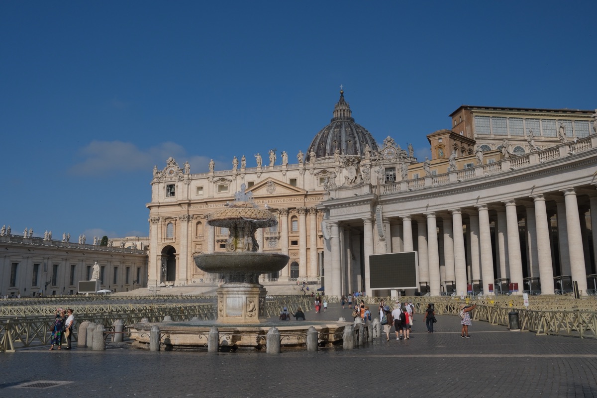サン・ピエトロ大聖堂の目の前にある噴水