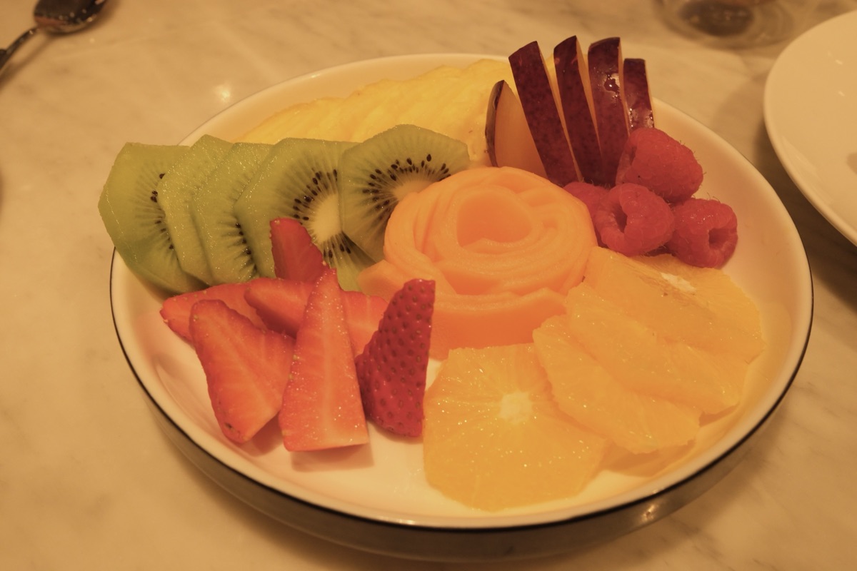 Wローマの朝食のフルーツプレート
