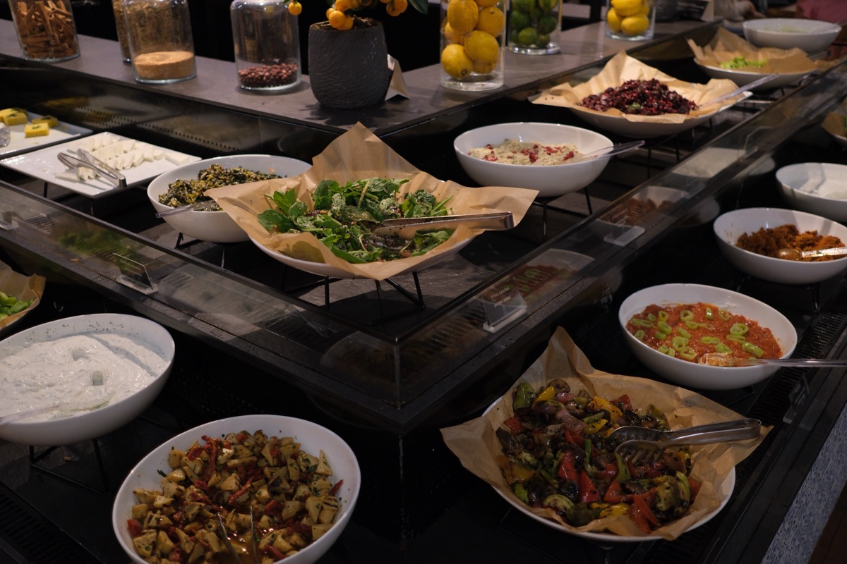 イスタンブールのターキッシュエアラインズのラウンジの食べ物