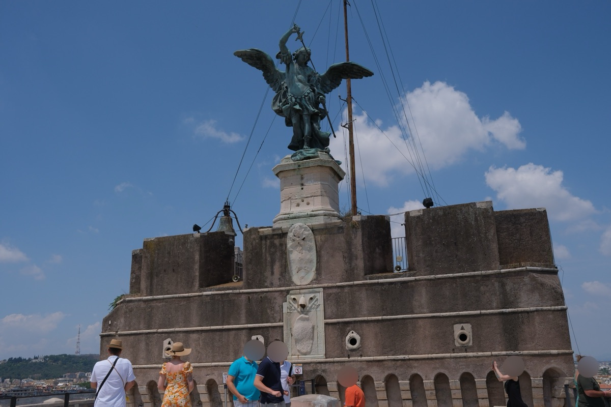 サンタンジェロ城の最上部にある大天使ミカエル