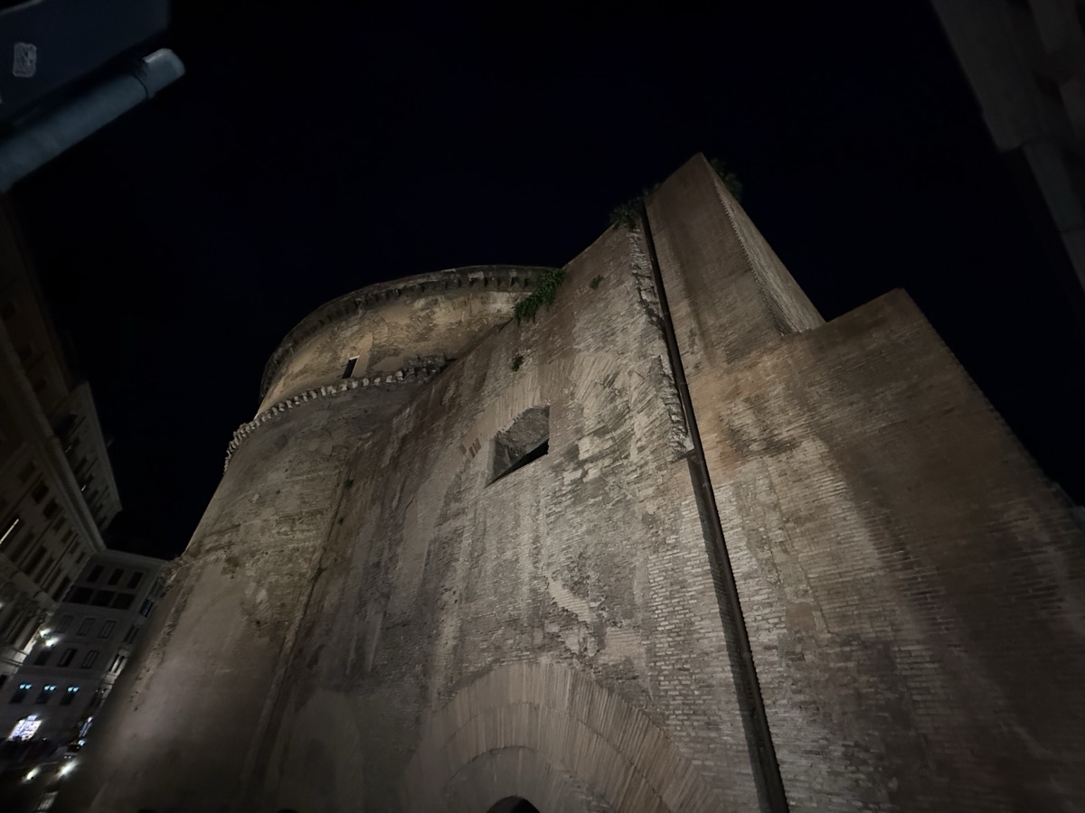 パンテオンを横から