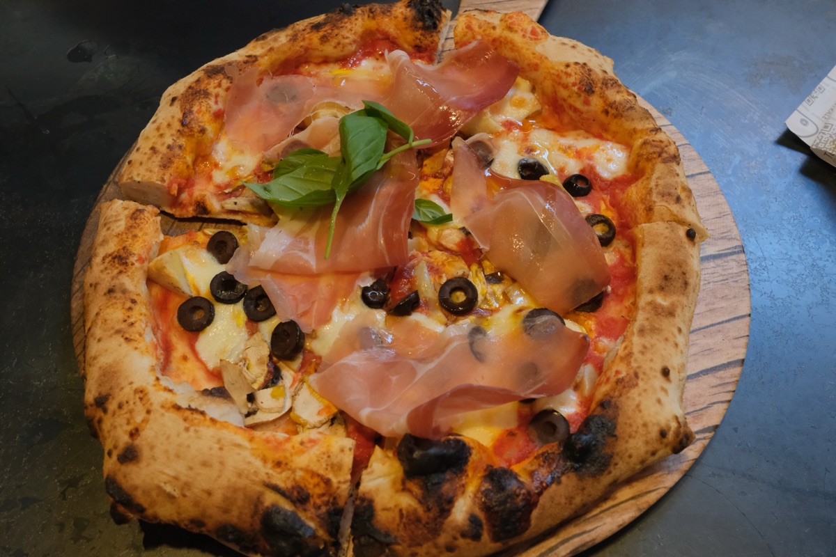 メルカート・チェントラーレのナポリピザ