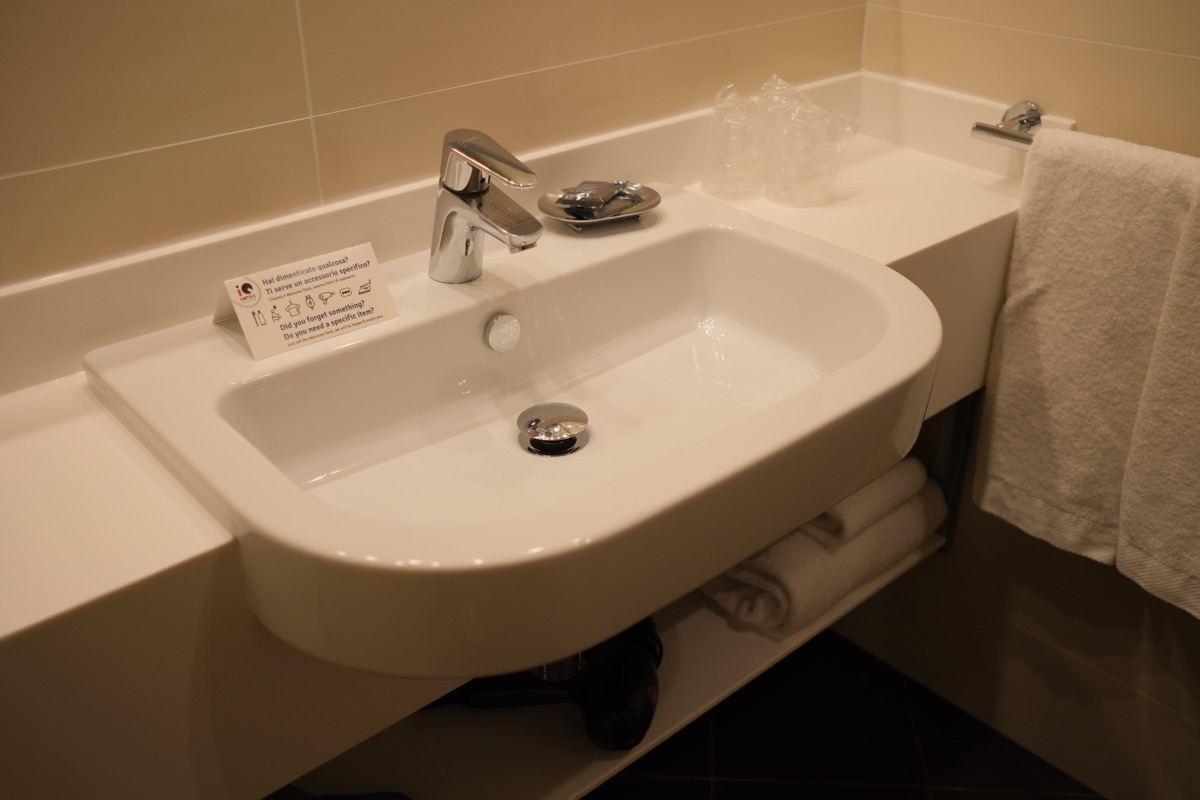 iQ ホテル ローマの客室の洗面台