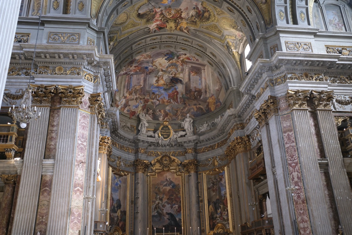 サンティニャツィオ・ディ・ロヨラ教会の屋内に施さられたトロン・プルイユ（騙し絵）