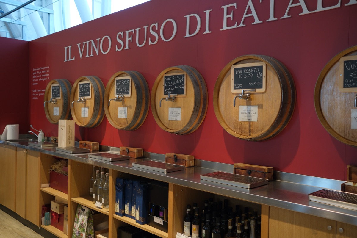 イータリー・ローマで売られていた樽詰めワイン