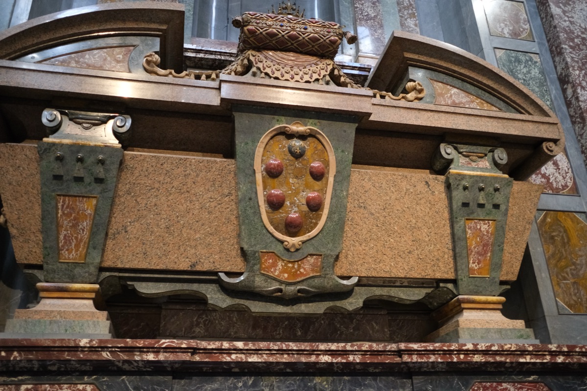 メディチ家礼拝堂のフェルディナンド１世・デ・メディチの墓所
石の棺