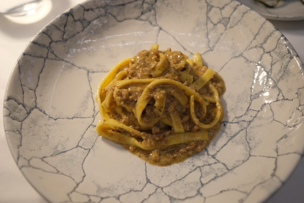 フェットゥチーネ ウサギの白いラグー 香草風味