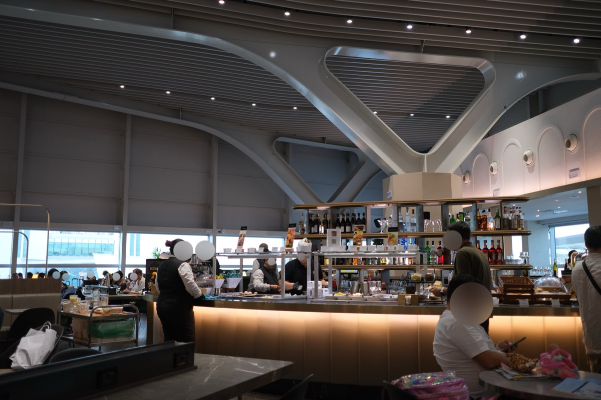 プラザ・プレミアム・ラウンジの中