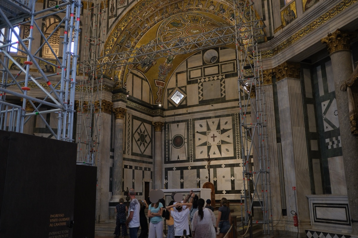 サン・ジョヴァンニ洗礼堂の内部