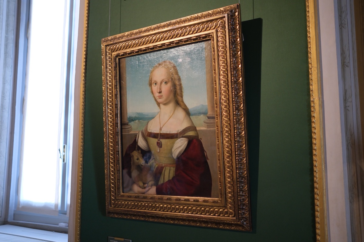 一角獣を抱く貴婦人