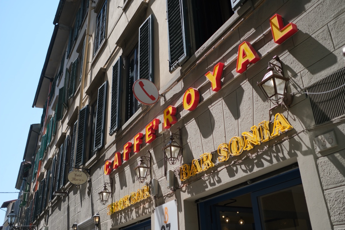 街中にあった公衆電話のマーク