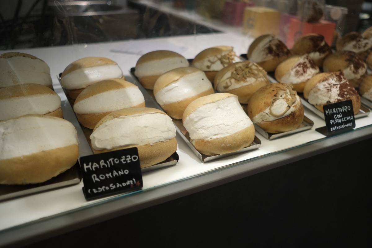 メルカート・チェントラーレで売られていたマリトッツォ