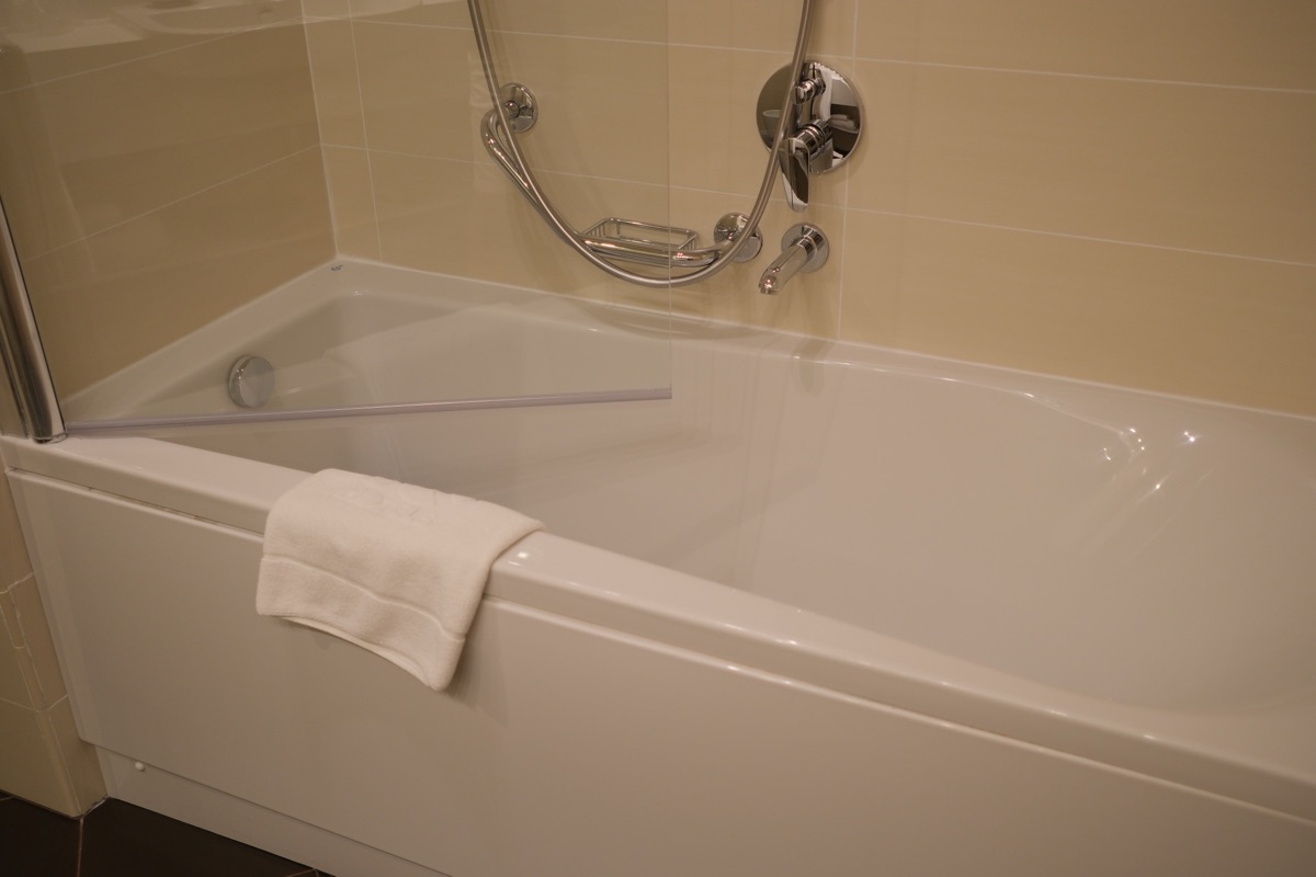 iQ ホテル ローマの客室のバスタブ