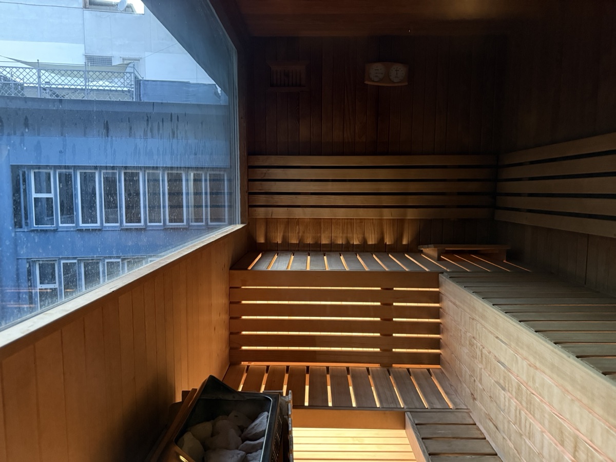 iQ ホテル ローマのドライサウナのサウナ室の中