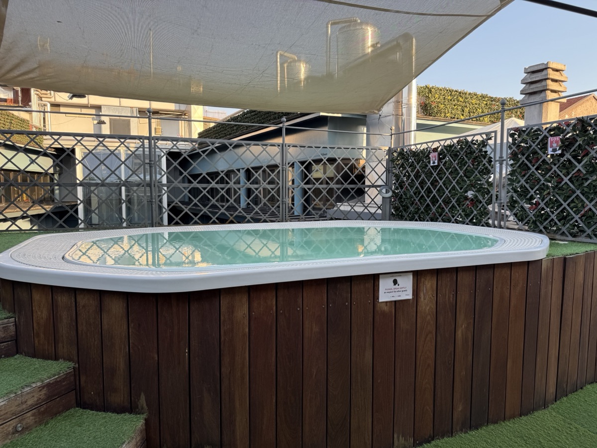 iQ ホテル ローマの屋上にあるジャグジー