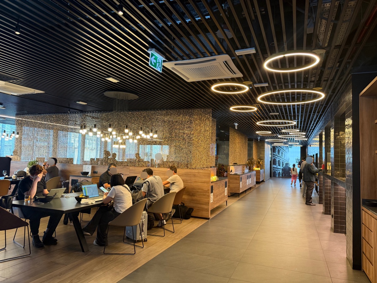 プリマヴィスタ・ラウンジの中