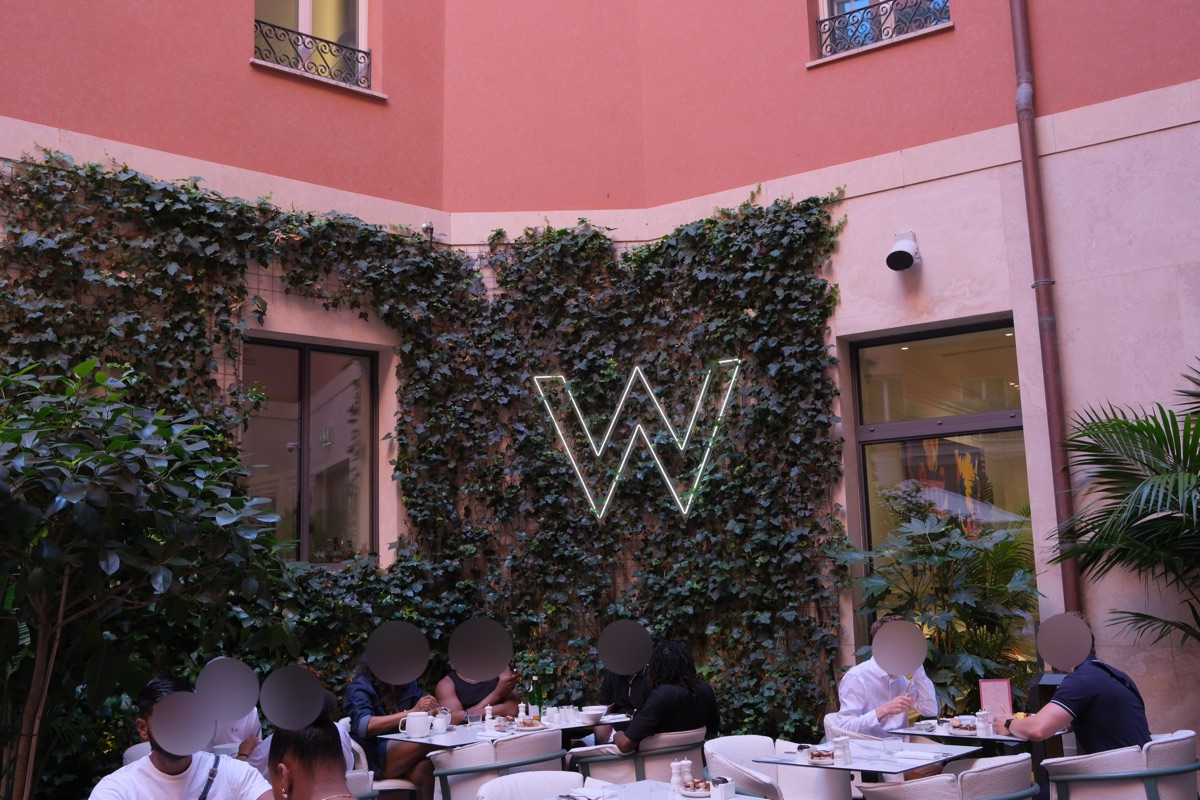 Wローマの中庭朝食会場