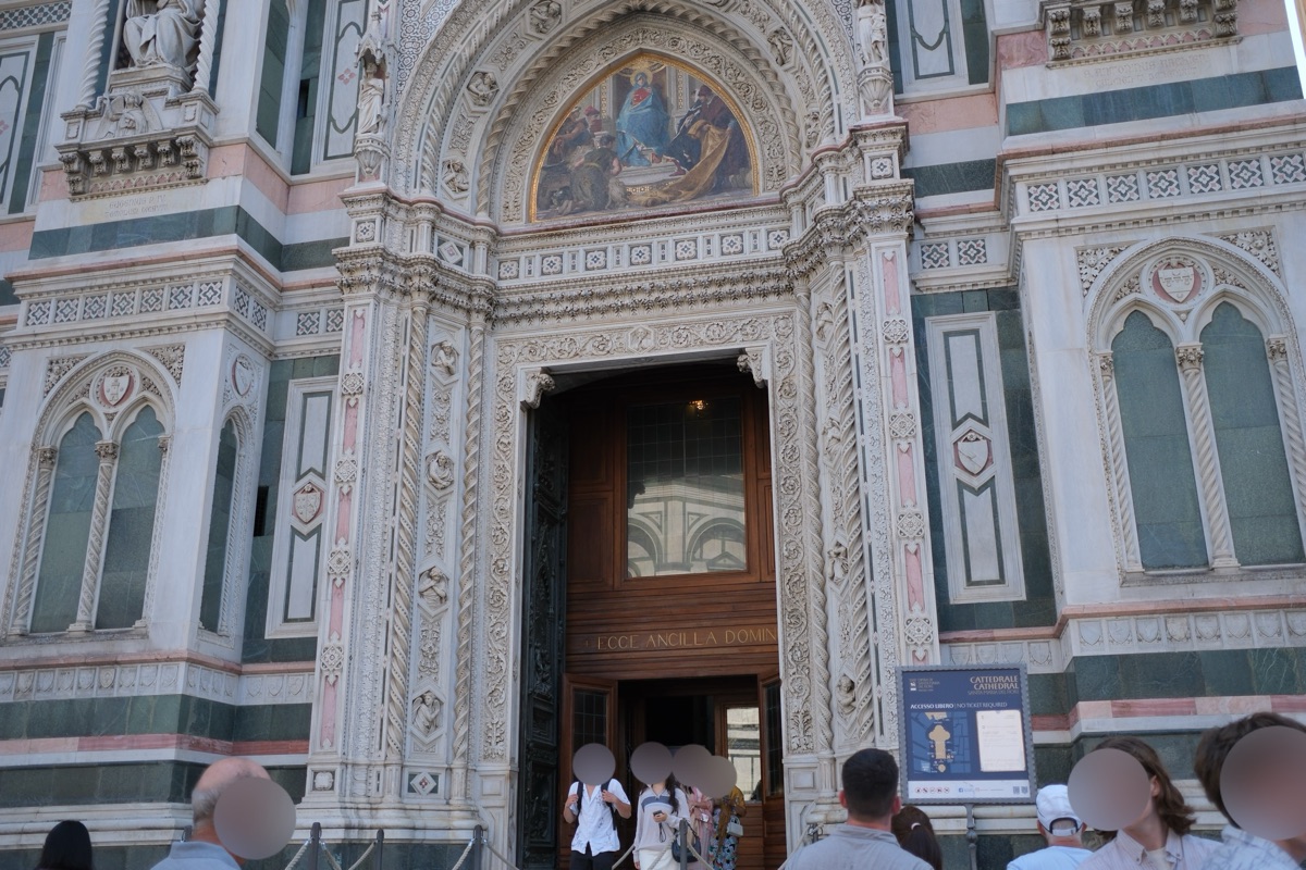 サンタ・マリア・デル・フィオーレ大聖堂の入り口