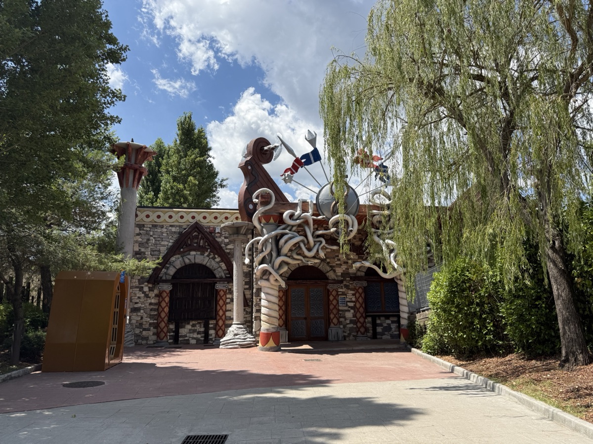 ラピーデの出口の建物