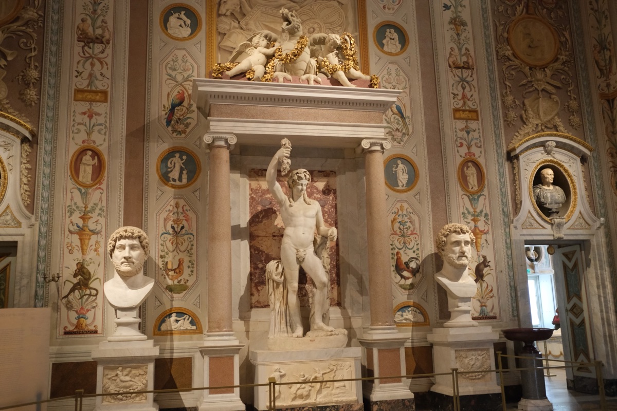 ディオニュソスの巨像